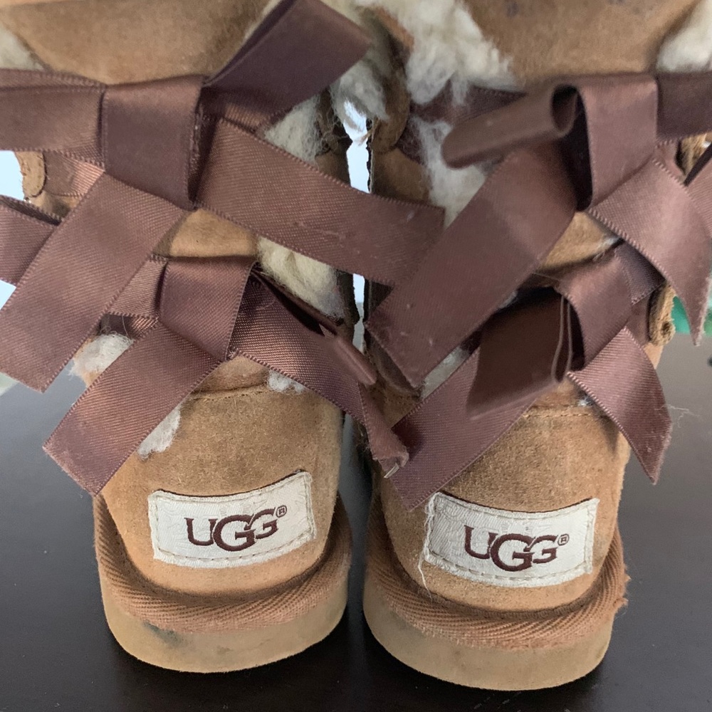 9t bow Uggs